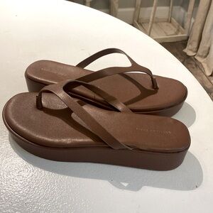 American eagle size 8 platform brown Sandals👡